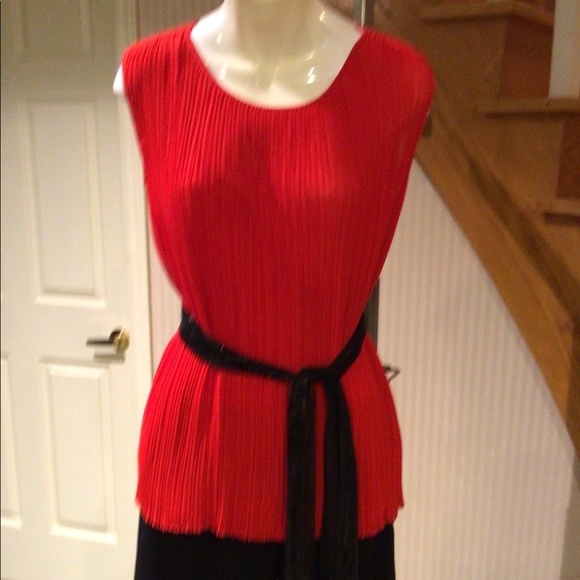 💕Host Pick NWT ⬇️Maternity 2 pc slip on pleated sleeveless top with camis… - Picture 5 of 5